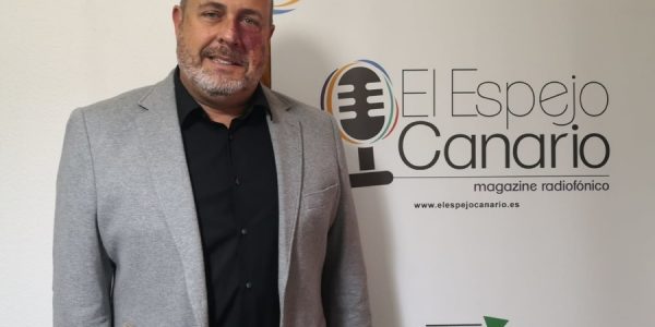 Enrique Arriaga en los estudios de El Espejo Canario | Foto: Archivo