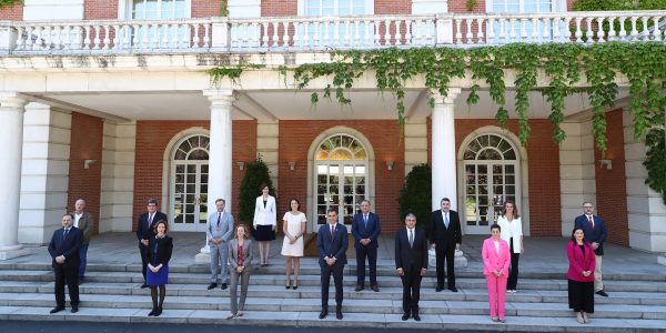Foto de familia tras la presentación del Plan de Impulso al Sector Turístico | Foto: MONCLOA / FERNANDO CALVO
