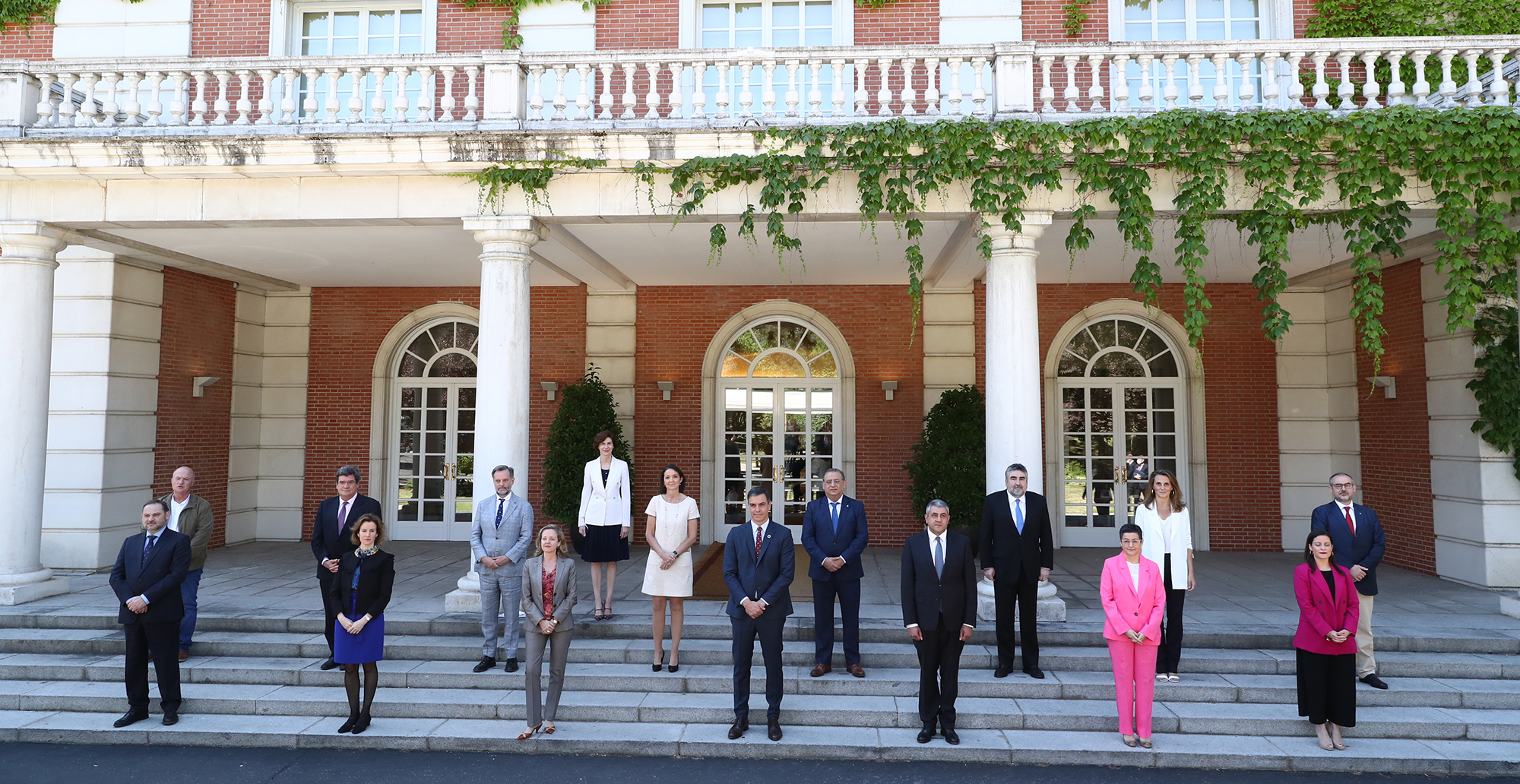 Foto de familia tras la presentación del Plan de Impulso al Sector Turístico | Foto: MONCLOA / FERNANDO CALVO Foto de familia tras la presentación del Plan de Impulso al Sector Turístico | Foto: MONCLOA / FERNANDO CALVO