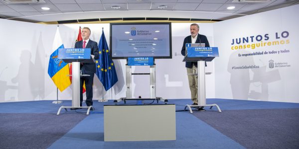 Luis Serra Majem con Ángel Víctor Torres | Foto: ARCHIVO
