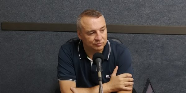 Miguel Ángel Ramírez en los estudios de El Espejo Canario