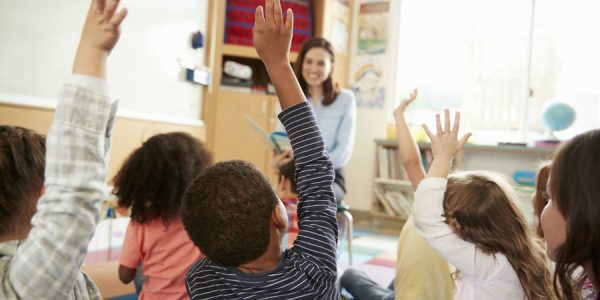 Niños y niñas en una clase | ARCHIVO