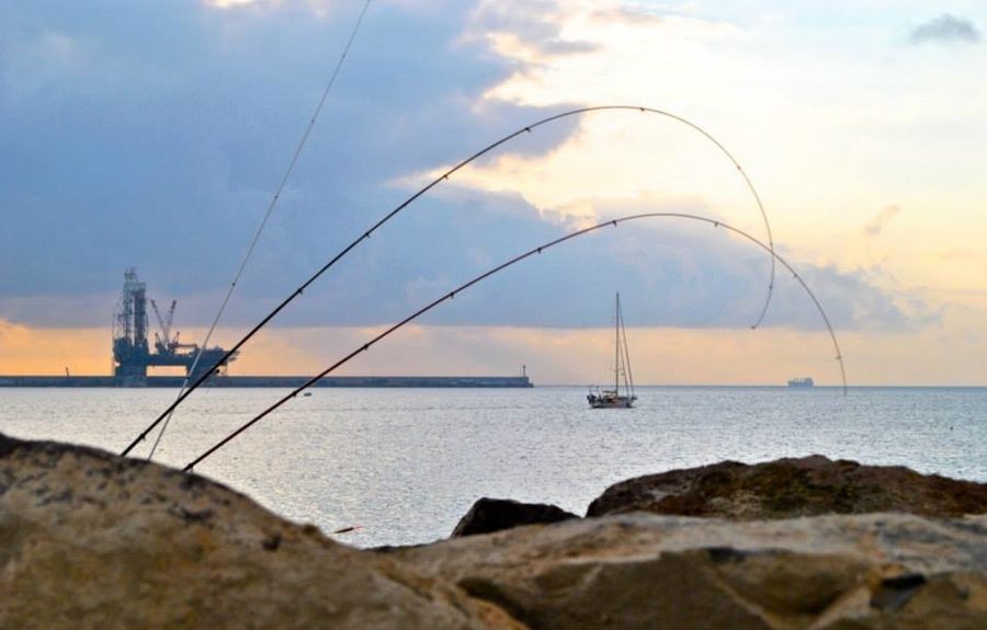 Cañas de pesca en el puerto de La Luz | ARCHIVO