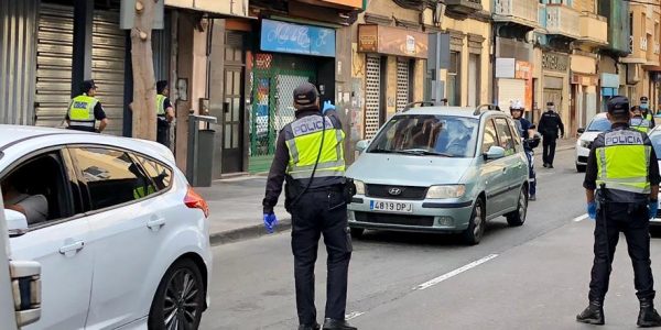 Policías Nacionales durante un control | Foto: DELEGACIÓN DEL GOBIERNO DE CANARIAS