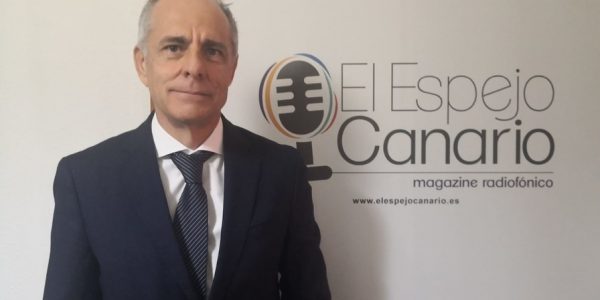 Santiago Sesé en los estudios de El espejo Canario