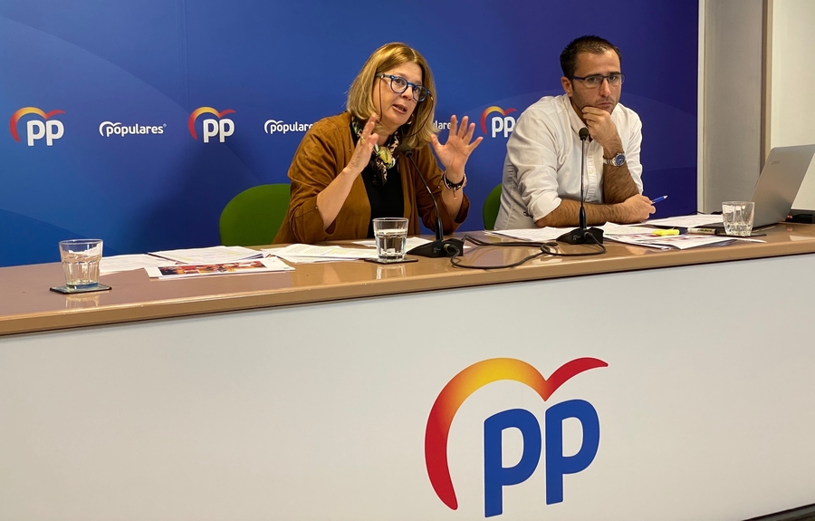 Ángel Sabroso, a la derecha, en una comparecencia de prensa | Foto PP