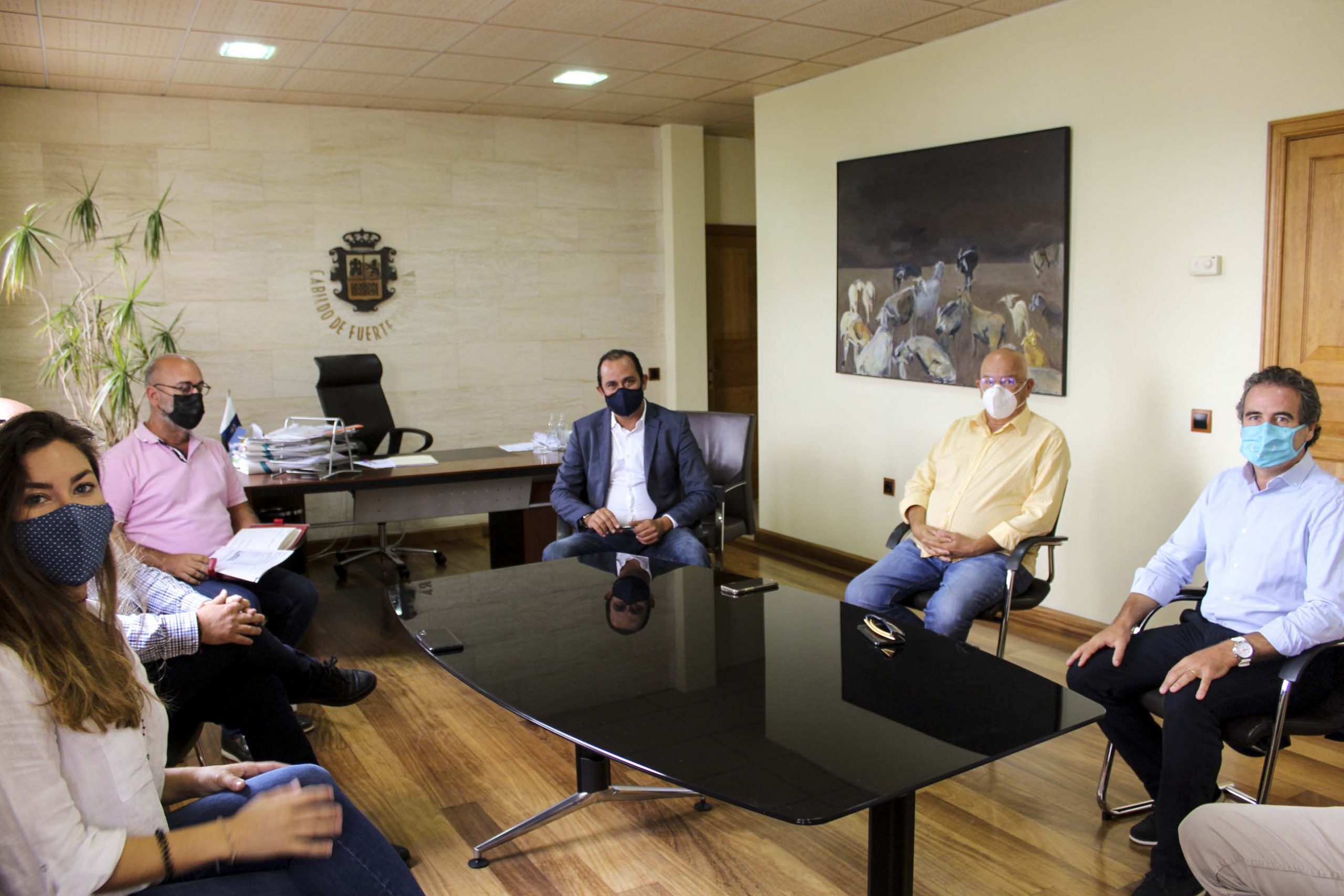 Blas Acosta durante la reunión con las patronales turísticas | Foto: CABILDO DE FUERTEVENTURA Blas Acosta durante la reunión con las patronales turísticas | Foto: CABILDO DE FUERTEVENTURA