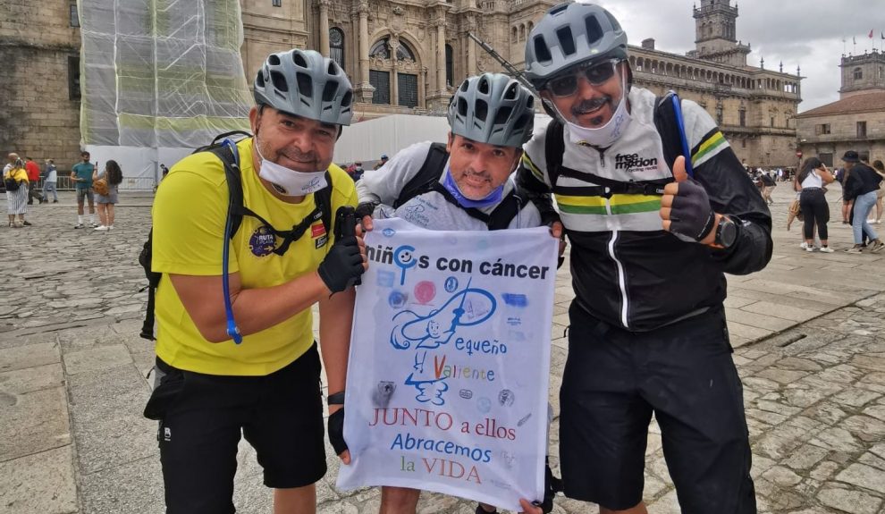 José Jerez durante la "bicigrinación" a Santiago de Compostela | Foto: ASOCIACIÓN PEQUEÑO VALIENTE