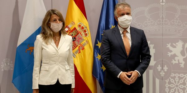 Yolanda Díaz, ministra de Trabajo y Ángel Víctor Torres, presidente del Gobierno de Canarias | Foto: MINISTERIO DE TRABAJO Y ECONOMÍA SOCIAL