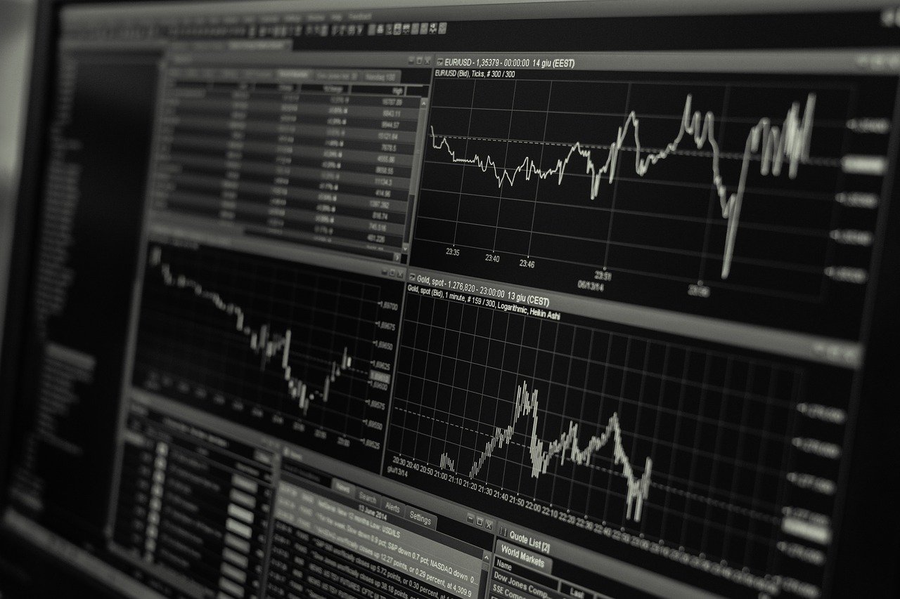 Pantalla con datos financieros Pantalla con datos financieros