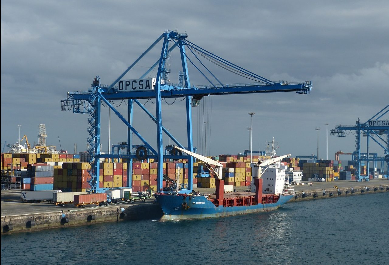 Contenedores en el Puerto de Las Palmas Contenedores en el Puerto de Las Palmas