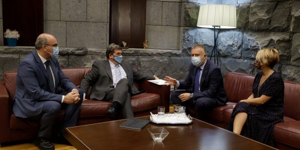 (De izda. a dcha.) Anselmo Pestana, José Luis Escrivá, Ángel Víctor y Elena Máñez | Foto: GOBIERNO DE CANARIAS