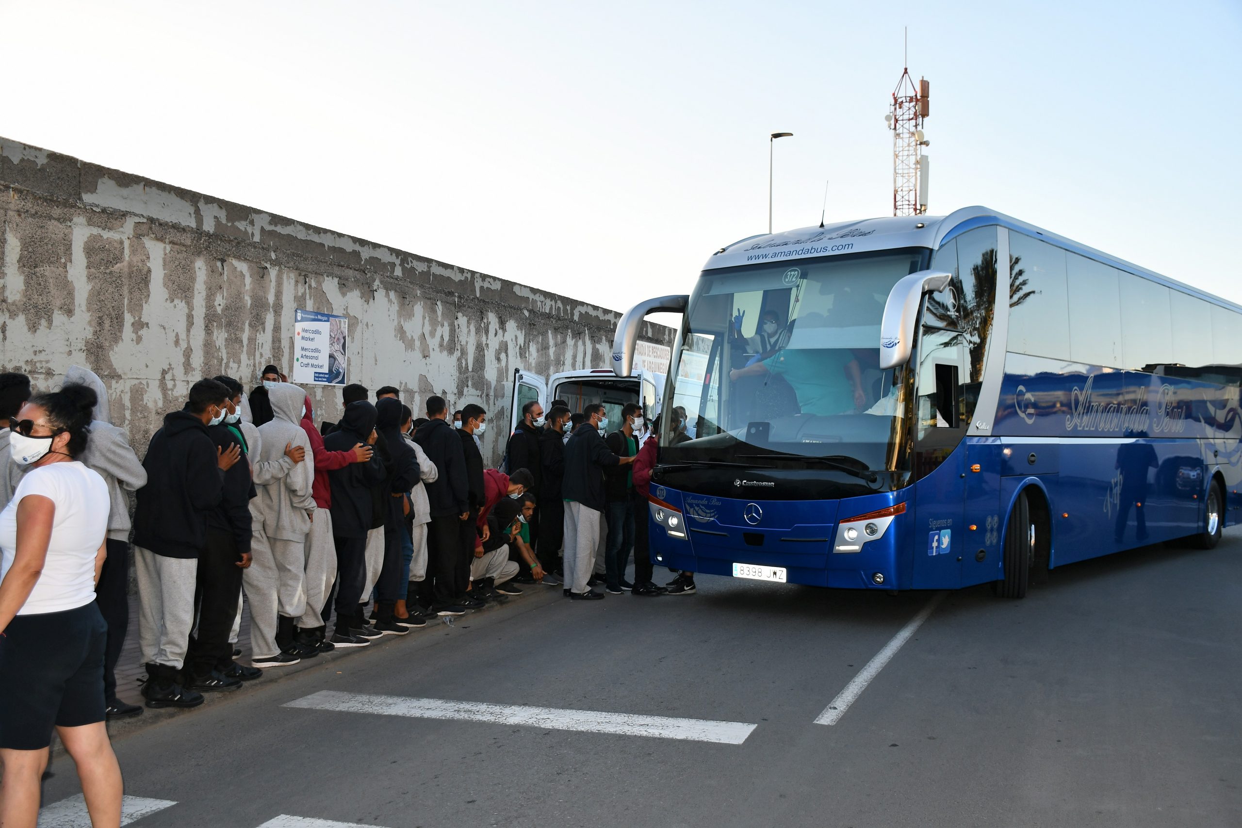 Personas migrantes en el Muelle de Arguineguín | Foto: AYUNTAMIENTO DE MOGÁN Personas migrantes en el Muelle de Arguineguín | Foto: AYUNTAMIENTO DE MOGÁN