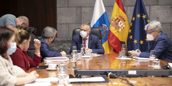 Julio Pérez, Ángel Víctor Torres y Román Rodríguez | Foto: PRESIDENCIA DEL GOBIERNO DE CANARIAS