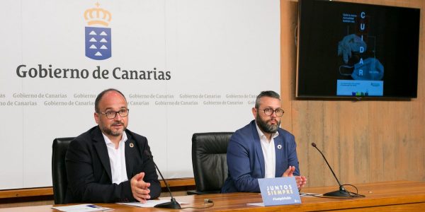 José Antonio Valbuena y Miguel Ángel Pérez (dcha.) | Foto: GOBIERNO DE CANARIAS
