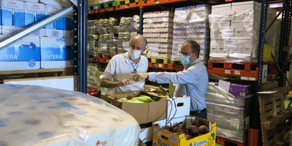 Pedro Llorca (izquierda) en una campaña del Banco de Alimentos de Las Palmas
