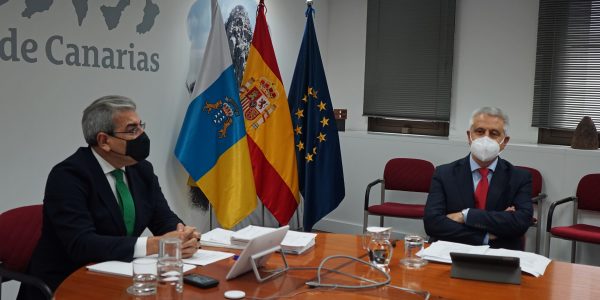 Fermín Delgado (dcha.) y Román Rodríguez | Foto: VICEPRESIDENCIA DEL GOBIERNO DE CANARIAS