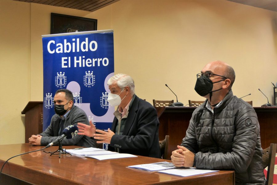 Alpidio Armas (centro) este enero | CABILDO DE EL HIERRO Alpidio Armas (centro) este enero | CABILDO DE EL HIERRO