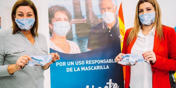 Astrid Pérez (izq.) en la presentación de la campaña "Protégete, protégelos" el pasado diciembre | AYUNTAMIENTO DE ARRECIFE