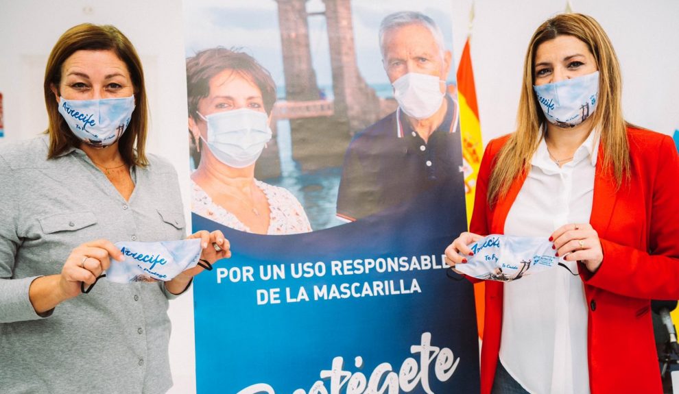 Astrid Pérez (izq.) en la presentación de la campaña "Protégete, protégelos" el pasado diciembre | AYUNTAMIENTO DE ARRECIFE