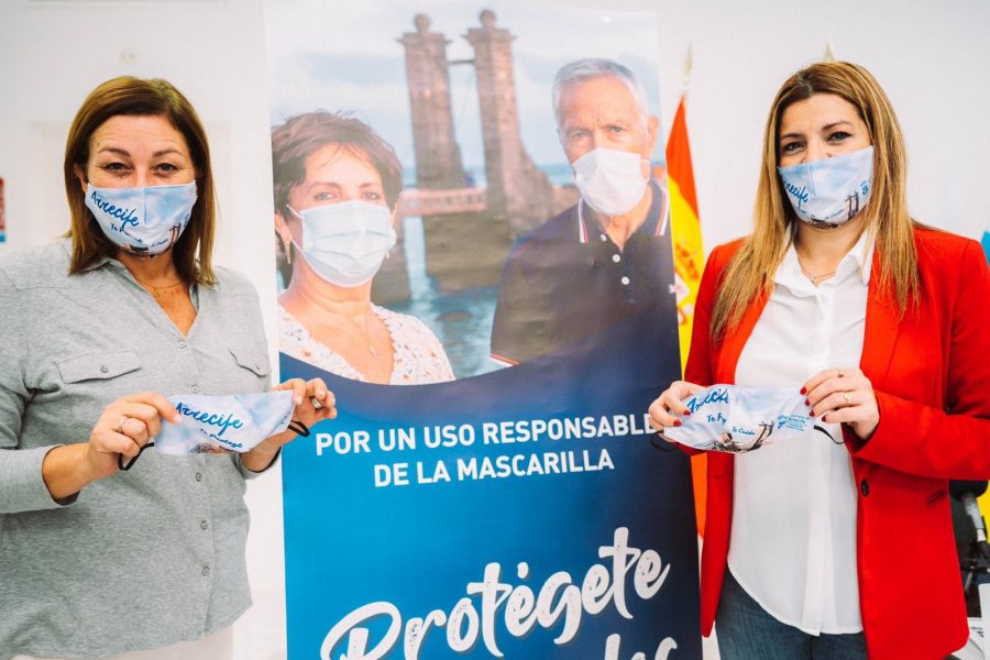 Astrid Pérez (izq.) en la presentación de la campaña "Protégete, protégelos" el pasado diciembre | AYUNTAMIENTO DE ARRECIFE Astrid Pérez (izq.) en la presentación de la campaña "Protégete, protégelos" el pasado diciembre | AYUNTAMIENTO DE ARRECIFE