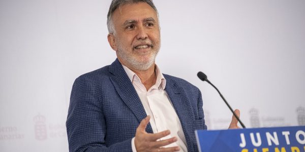 Ángel Víctor Torres comparece el primer día de vacunación, el pasado 27 de diciembre | GOBIERNO DE CANARIAS