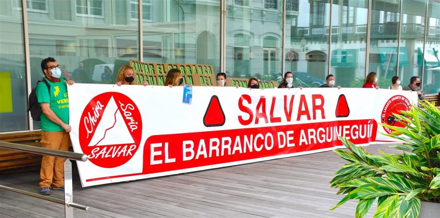 Concentración ante el acceso al Cabildo de Gran Canaria | PLATAFORMA SALVAR CHIRA-SORIA Concentración ante el acceso al Cabildo de Gran Canaria | PLATAFORMA SALVAR CHIRA-SORIA