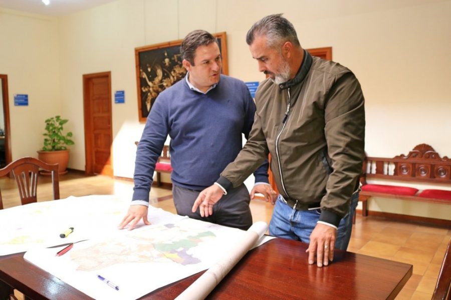 José Julián Mena (izq.) y Luis García en una imagen de archivo | AYUNTAMIENTO DE ARONA José Julián Mena (izq.) y Luis García en una imagen de archivo | AYUNTAMIENTO DE ARONA