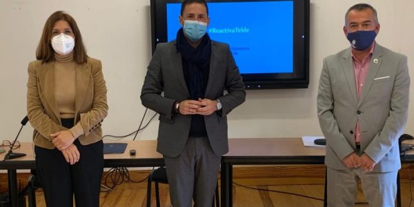 Héctor Suárez (centro) en la presentación del plan para reactivar la economía local | AYUNTAMIENTO DE TELDE