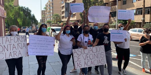 Concentración de los vecinos del residencial Arguayoda-Las Acacias | PLATAFORMA MONTAÑA CLARA