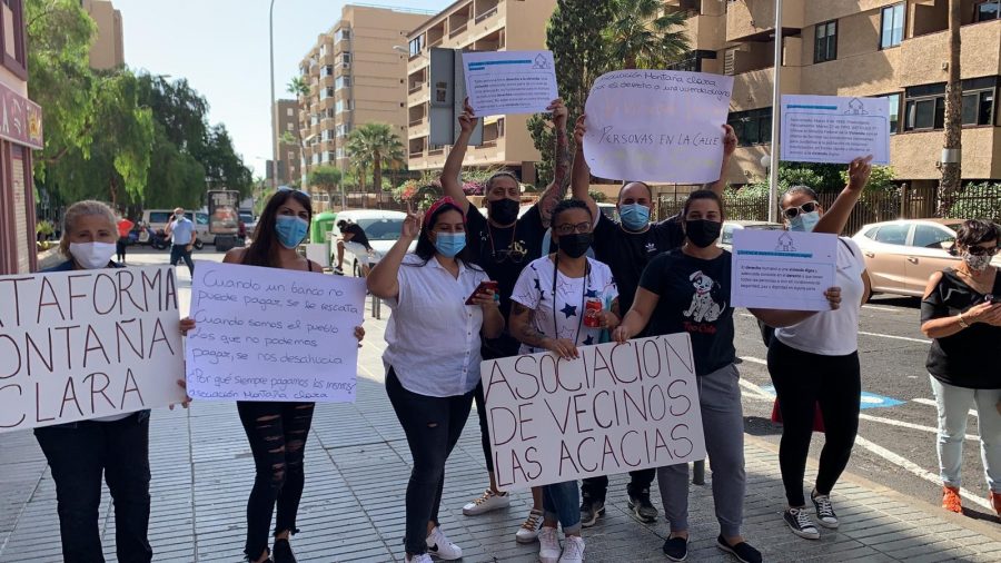 Concentración de los vecinos del residencial Arguayoda-Las Acacias | PLATAFORMA MONTAÑA CLARA Concentración de los vecinos del residencial Arguayoda-Las Acacias | PLATAFORMA MONTAÑA CLARA