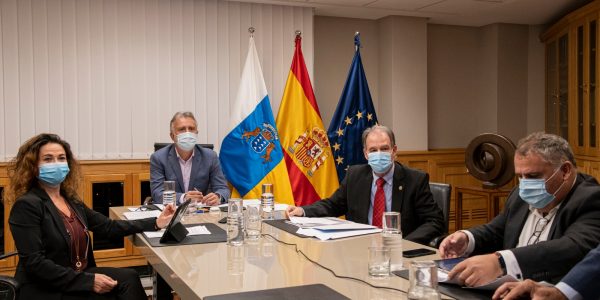 Eva Navarro (izq.) reunida con Ángel Víctor Torres este mes | COLEF CANARIAS