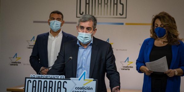 Fernando Clavijo (centro) en rueda de prensa | COALICIÓN CANARIA