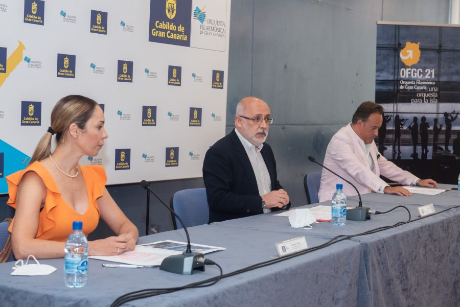 De izquierda a derecha, Guacimara Medina, Antonio Morales y Karel Mark Chichon el pasado julio | CABILDO DE GRAN CANARIA De izquierda a derecha, Guacimara Medina, Antonio Morales y Karel Mark Chichon el pasado julio | CABILDO DE GRAN CANARIA