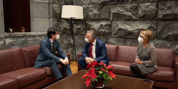 Pablo Hernández (izq.) reunido con Ángel Víctor Torres y Elena Máñez el pasado enero | PRESIDENCIA DEL GOBIERNO DE CANARIAS