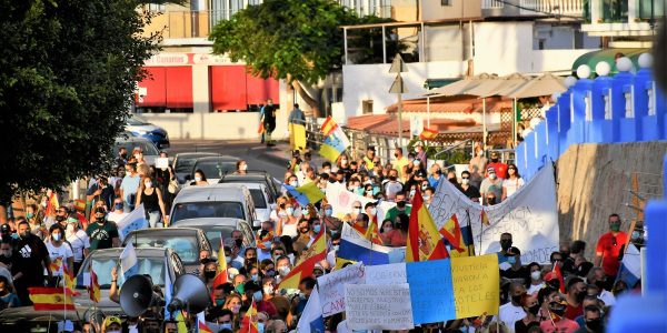 Manifestación por el cierre del campamento de migrantes del muelle de Arguineguín el pasado noviembre | AYUNTAMIENTO DE MOGÁN