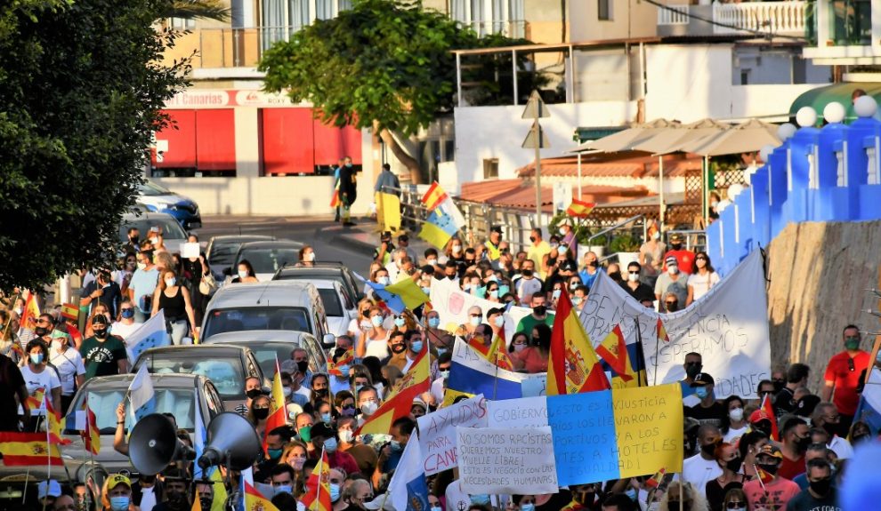 Manifestación por el cierre del campamento de migrantes del muelle de Arguineguín el pasado noviembre | AYUNTAMIENTO DE MOGÁN