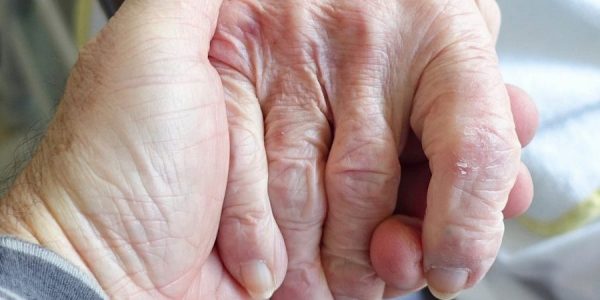 La falta de plantilla colapsa la tramitación de la dependencia en Canarias | Foto: Pixabay