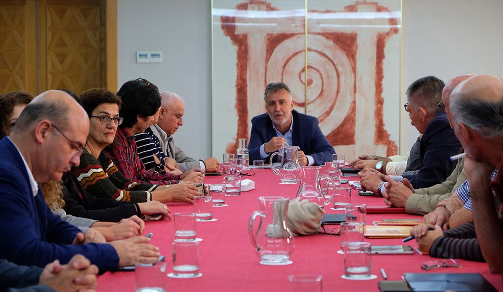 Pedro Crespo (izq.) reunido con Ángel Víctor Torres en 2019 | GOBIERNO DE CANARIAS