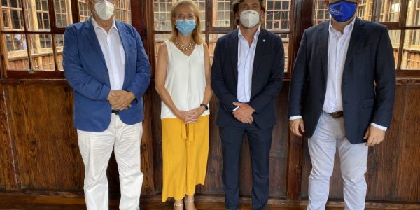 Antonio Hormiga (izq.) con Susana Pérez, Jorge Marichal y José Mª Mañaricua el pasado octubre | ASHOTEL