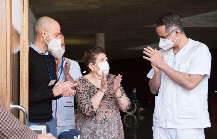 Doria Ramos, primera vacunada en Canarias, tras recibir la segunda dosis en Tenerife el pasado enero | CONSEJERÍA DE SANIDAD DEL GOBIERNO DE CANARIAS