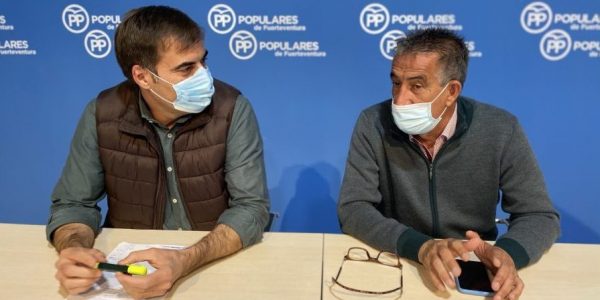 Fernando Enseñat (izq.) el pasado martes | PP DE FUERTEVENTURA