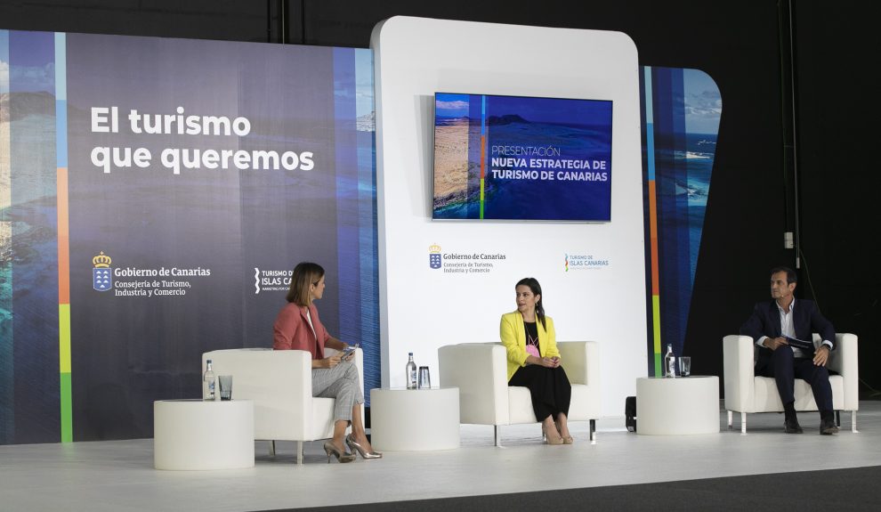 José Juan Lorenzo (dcha.) junto a la consejera Yaiza Castilla en la presentación de 'Canarias Destino' el pasado 3 de marzo | CONSEJERÍA DE TURISMO DEL GOBIERNO DE CANARIAS