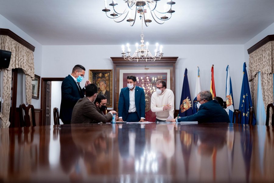 Representantes de todos los grupos municipales poniéndose de acuerdo para exigir atención digna para las personas migrantes el pasado miércoles | AYUNTAMIENTO DE LA LAGUNA Representantes de todos los grupos municipales poniéndose de acuerdo para exigir atención digna para las personas migrantes el pasado miércoles | AYUNTAMIENTO DE LA LAGUNA