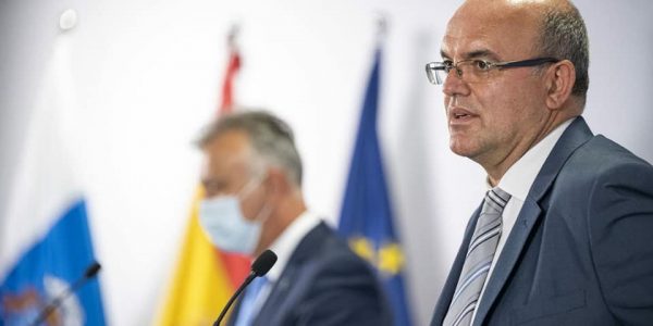 Anselmo Pestana y Ángel Víctor Torres al fondo | DELEGACIÓN DEL GOBIERNO EN CANARIAS