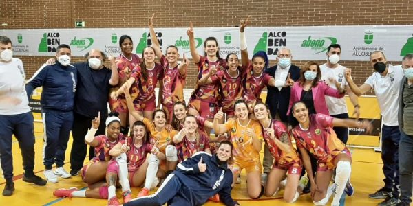 Jugadoras del club posan después de ganar la final | CV CCO 7 PALMAS