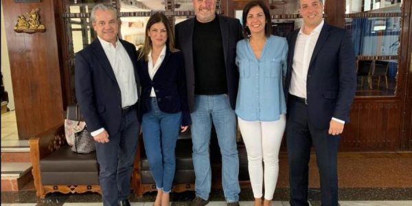 Evelyn Alonso (de azul) y Enrique Arriaga (centro) en 2019 | ENRIQUE ARRIAGA