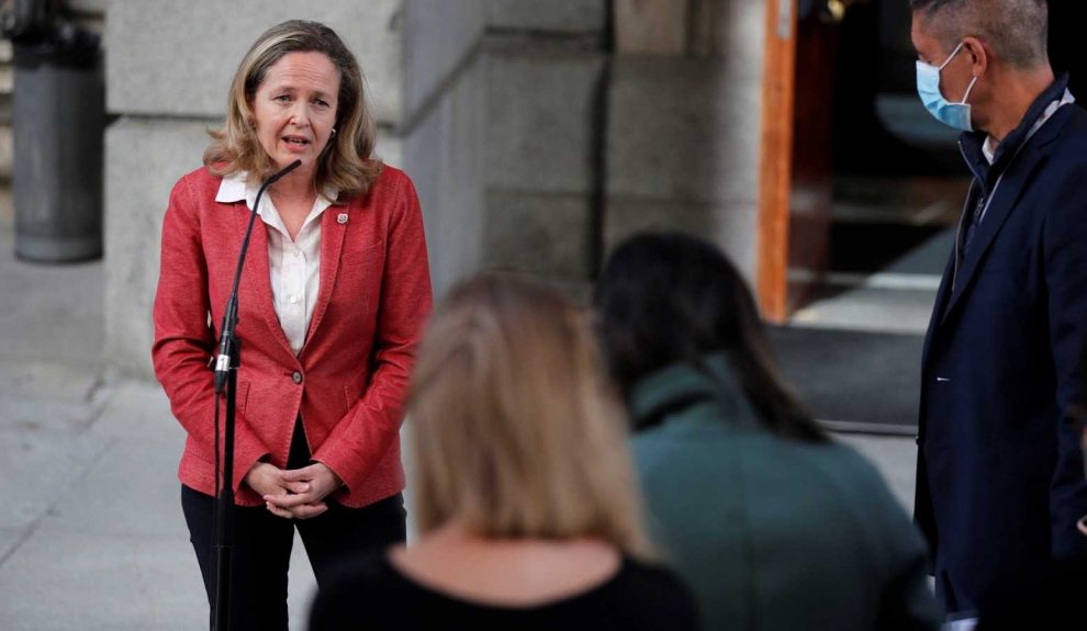 Nadia Calviño atiende a los medios a las puertas del Congreso de los Diputados el pasado miércoles | TVE