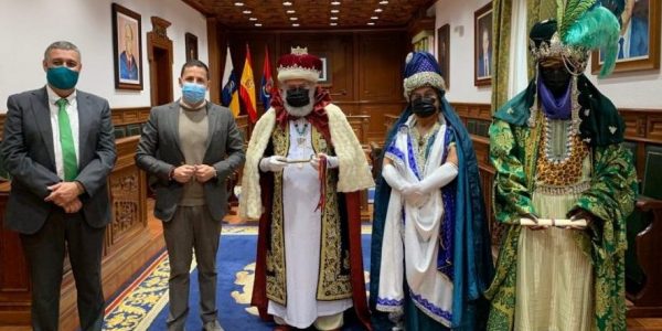 Entrega de la llave y el mapa de la ciudad a los Reyes Magos el pasado enero | HÉCTOR SUÁREZ