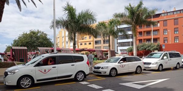 Taxis en una parada del municipio | TAXIS GRANADILLA DE ABONA